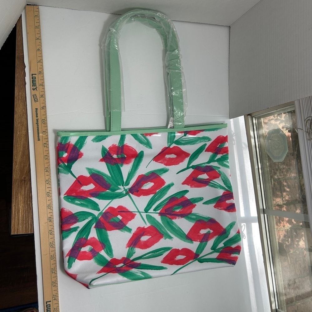 Clinique Drawbertson Tote Makeup Bag Set Floral Lips Design Red Green White New - Picture 14 of 16
